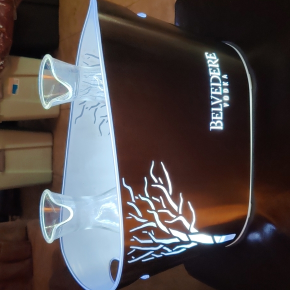 BELVEDERE VODKA ICE CHILLER  LIGHTED w 2 CARAFES - Picture 3 of 6